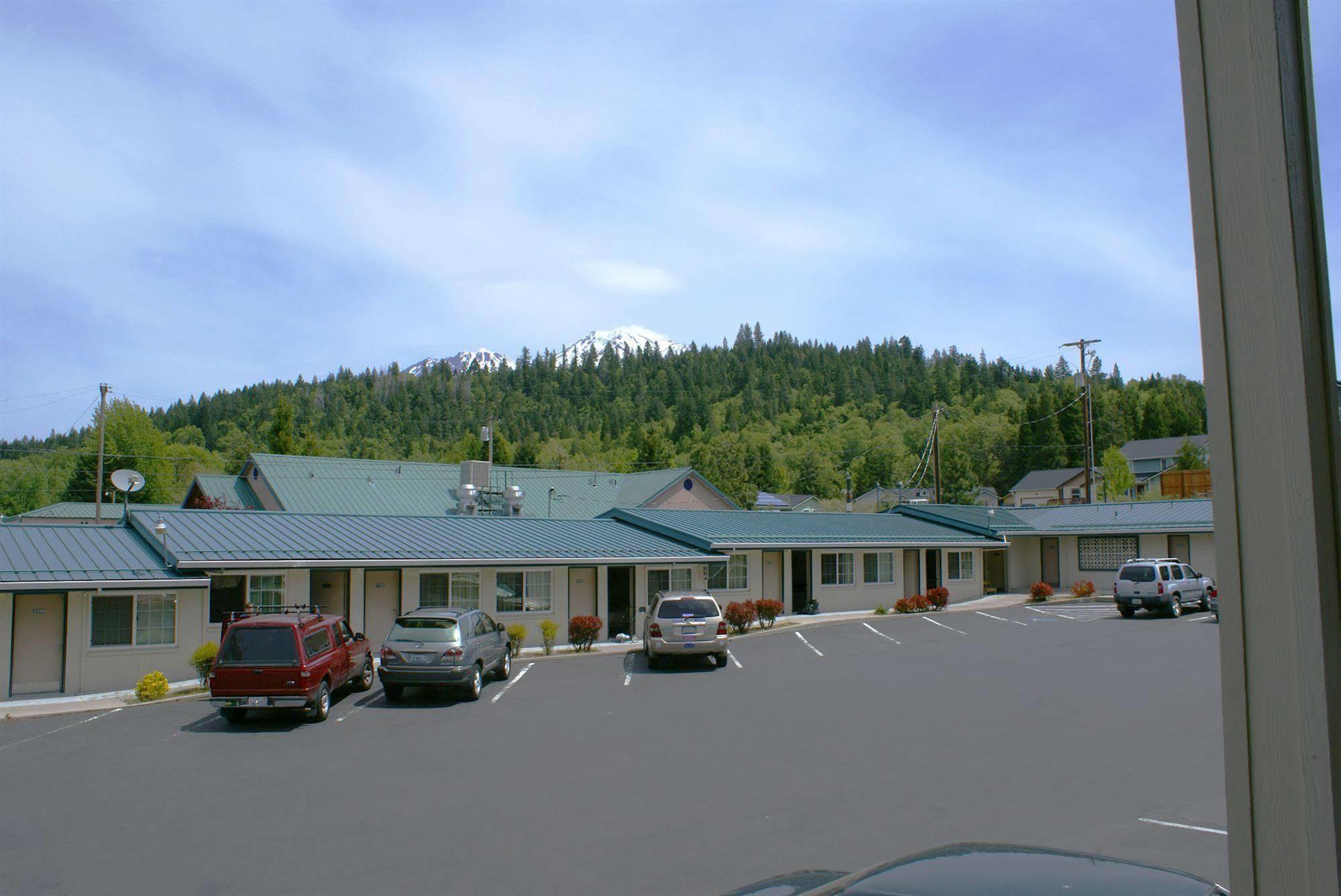 Pine Needles Inn Mount Shasta Exteriér fotografie